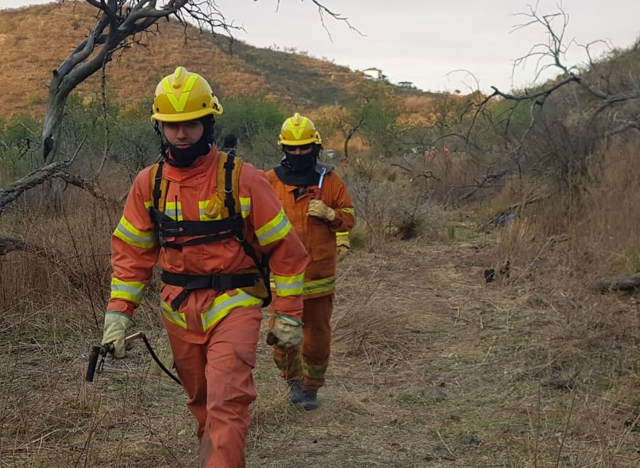 Bomberos trabajando